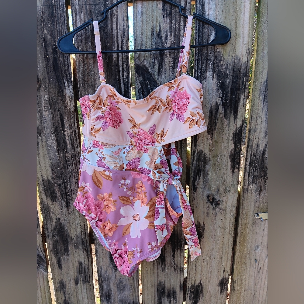 KONA SOL Floral One-Piece Swimsuit M